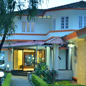 royal-retreat.hotels-munnar.com/